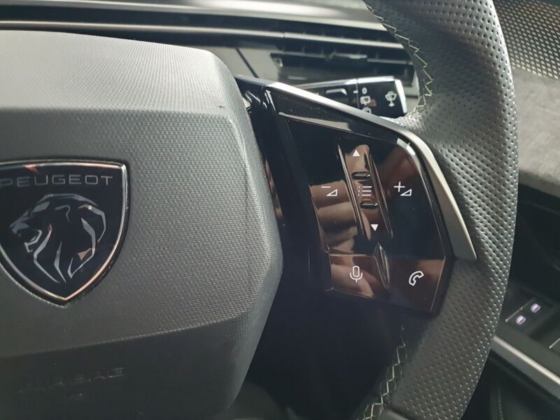 More views of Peugeot 5008