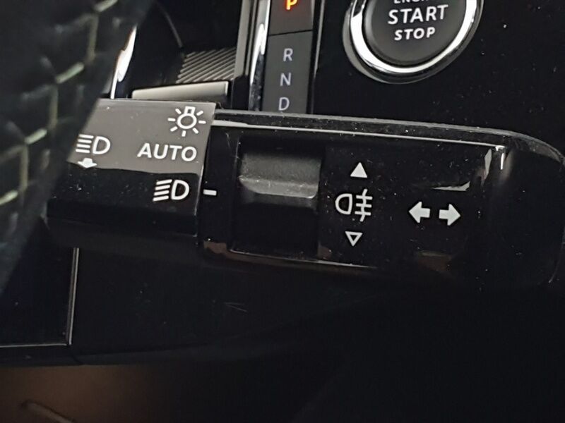 More views of Peugeot 5008