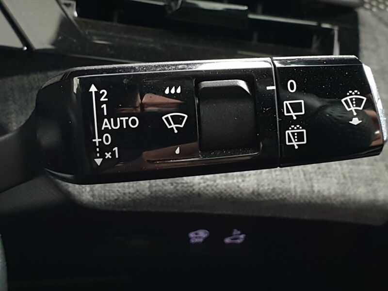More views of Peugeot 5008
