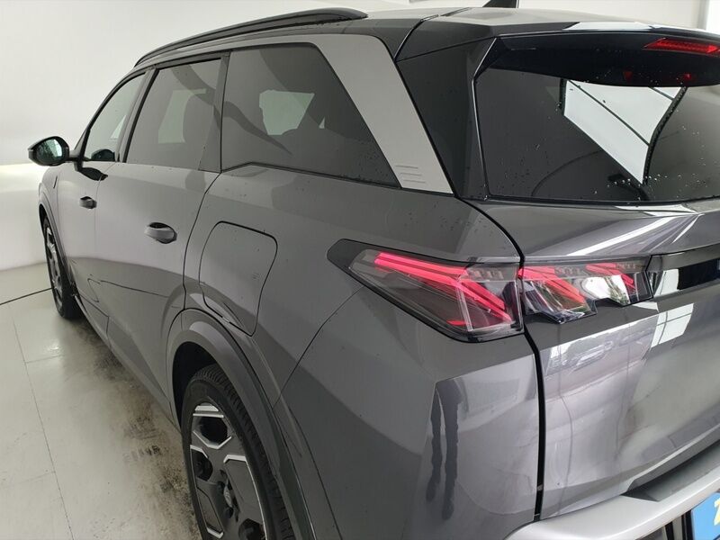 More views of Peugeot 5008