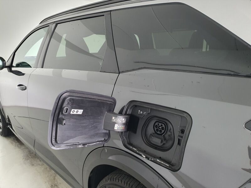 More views of Peugeot 5008
