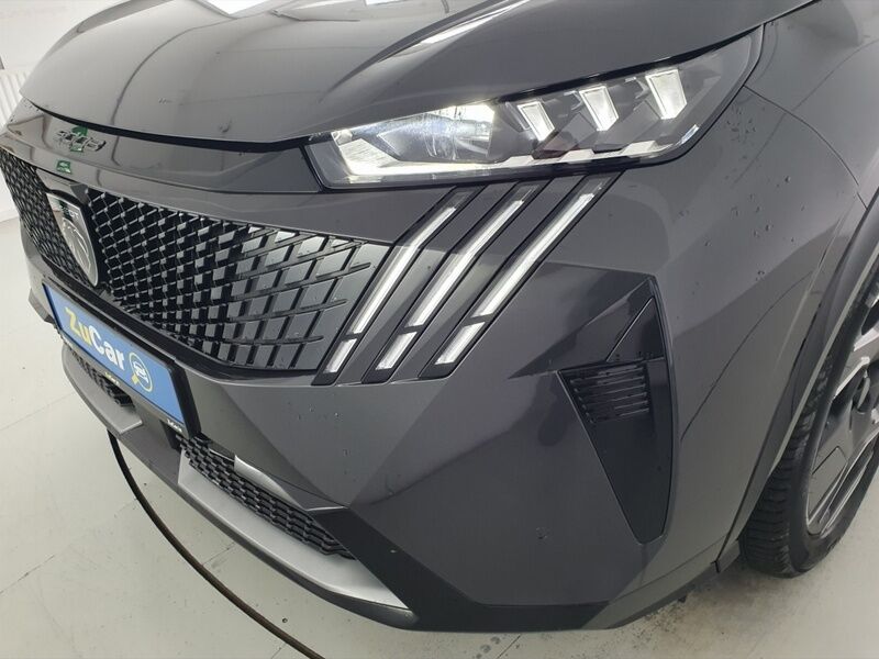 More views of Peugeot 5008