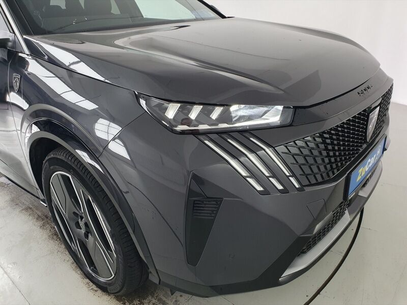 More views of Peugeot 5008