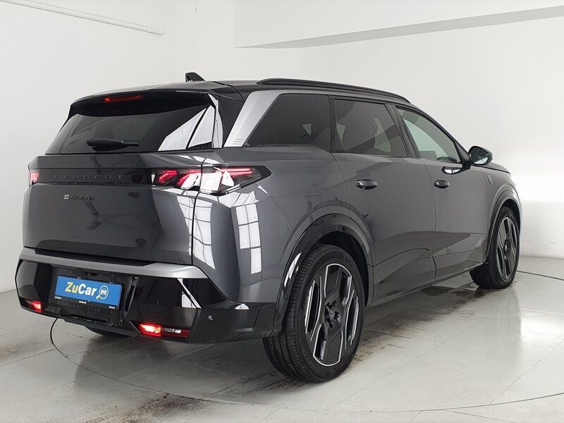 More views of Peugeot 5008