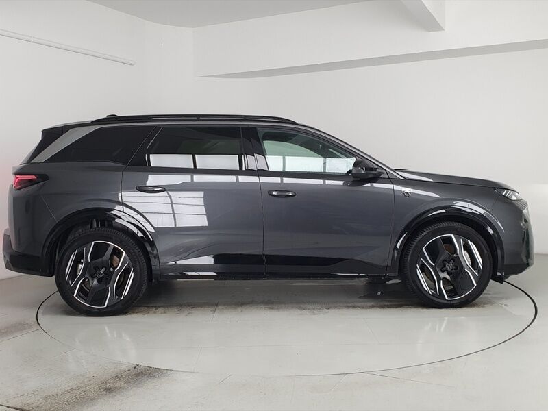 More views of Peugeot 5008
