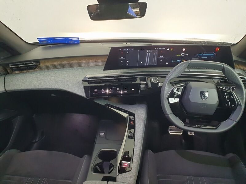 More views of Peugeot 5008