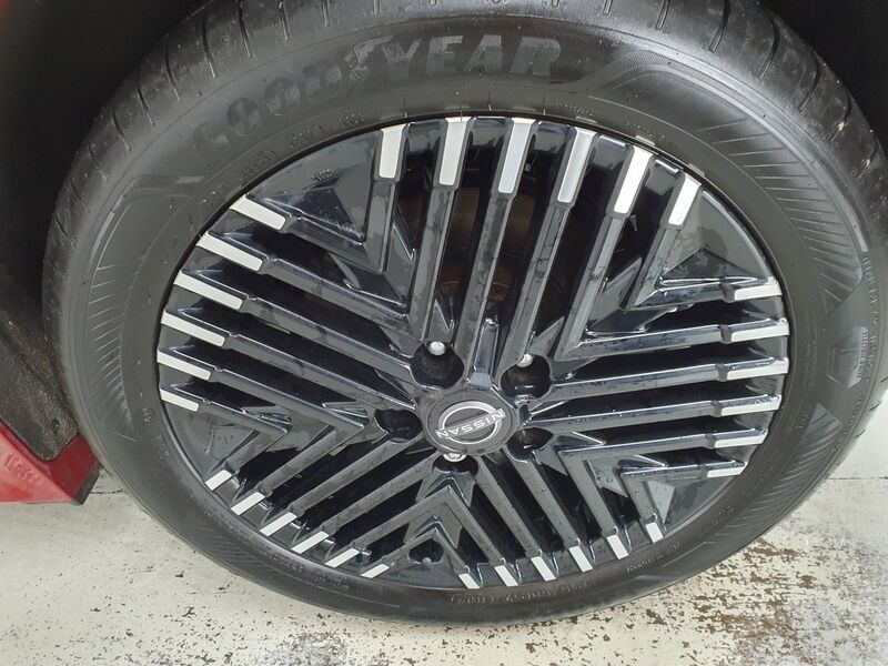 More views of Nissan Leaf