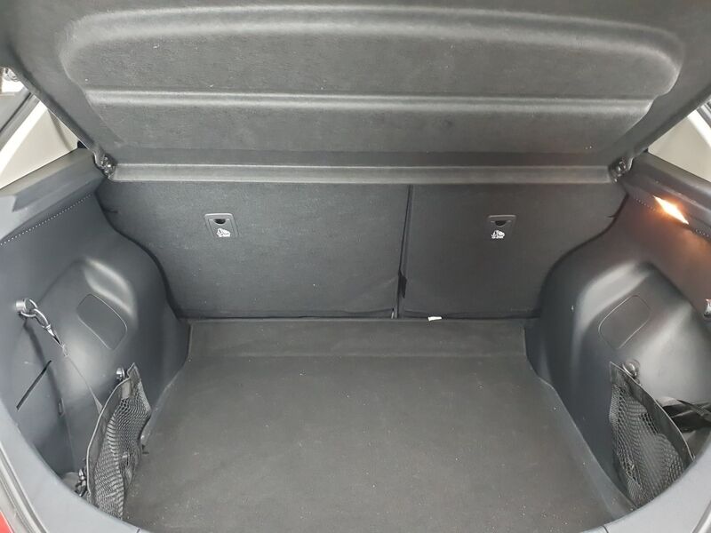 More views of Nissan Leaf