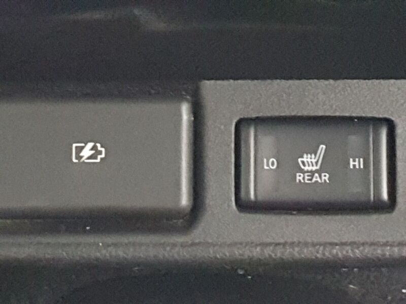 More views of Nissan Leaf