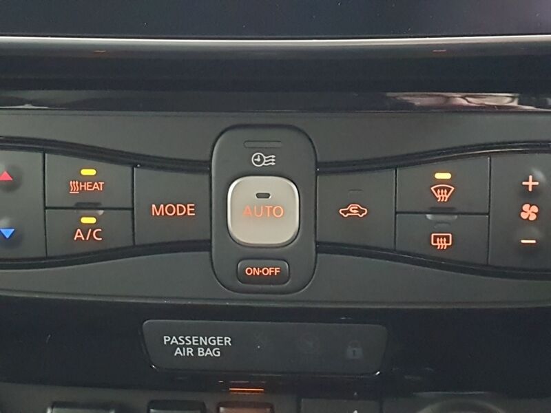 More views of Nissan Leaf