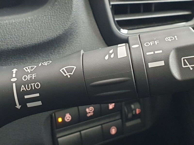 More views of Nissan Leaf