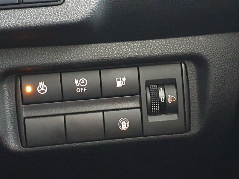 More views of Nissan Leaf