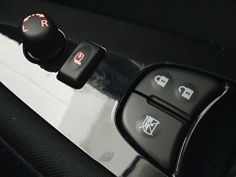 More views of Nissan Leaf