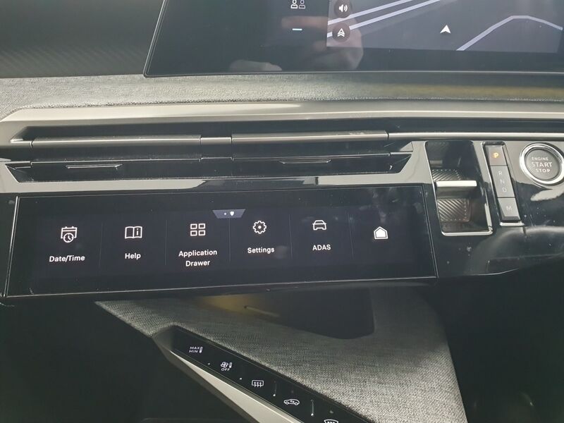More views of Peugeot 3008