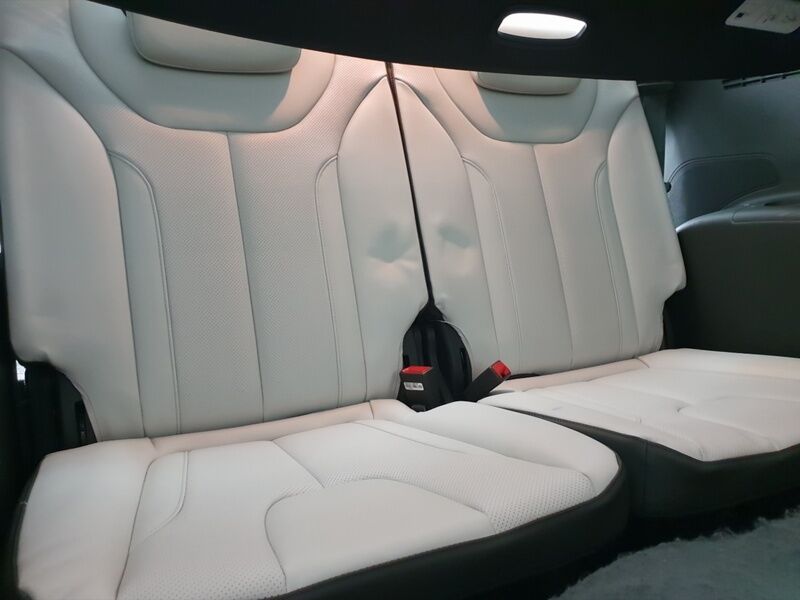 More views of Hyundai Santa Fe
