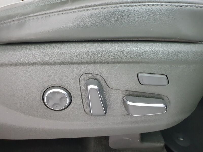 More views of Hyundai Santa Fe
