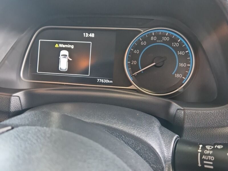 More views of Nissan Leaf