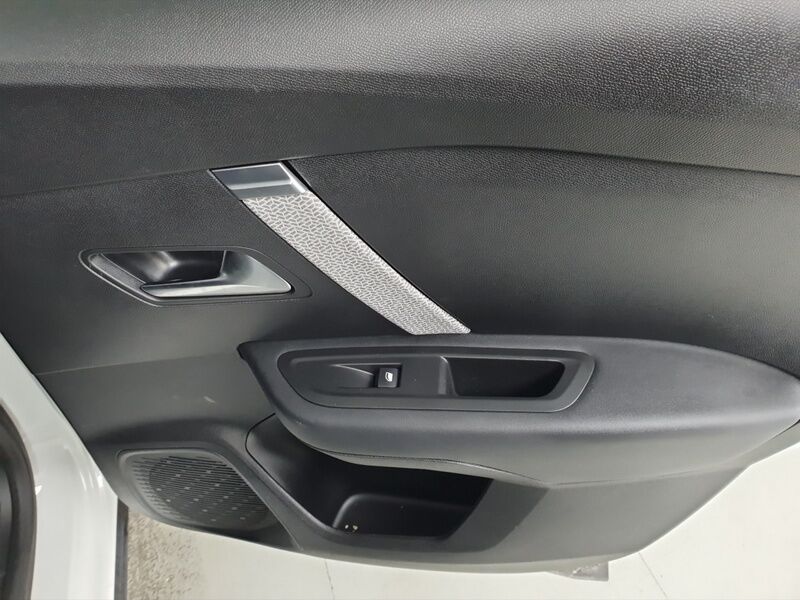 More views of Citroen e-C4