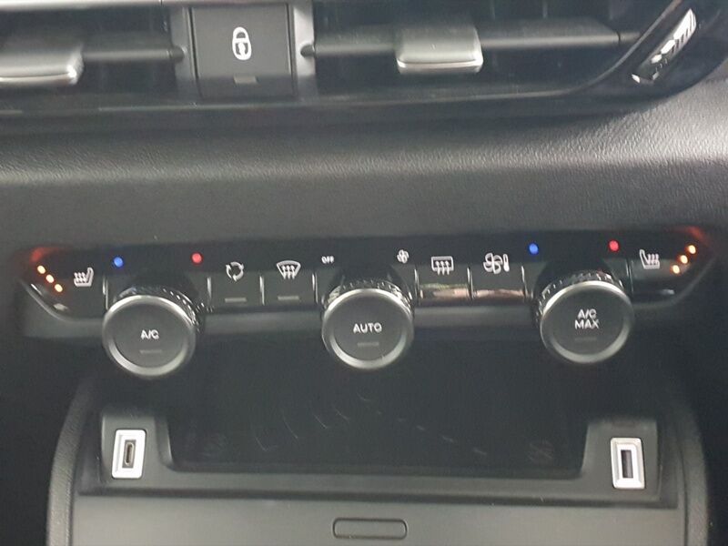 More views of Citroen e-C4