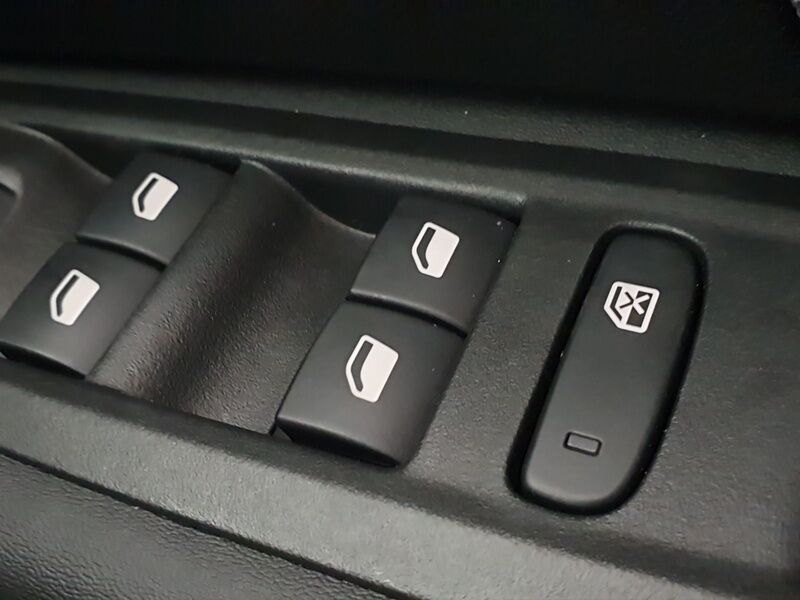 More views of Citroen e-C4
