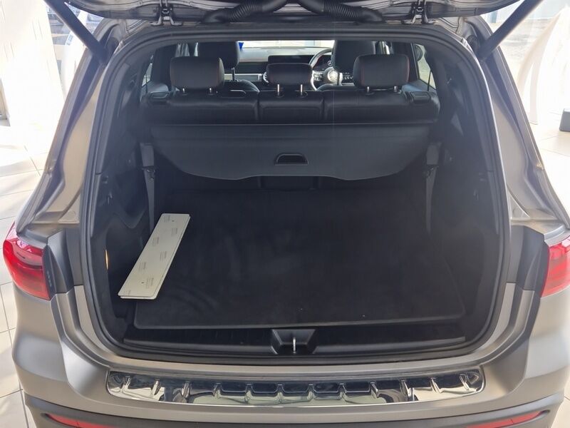 More views of Mercedes-Benz EQB