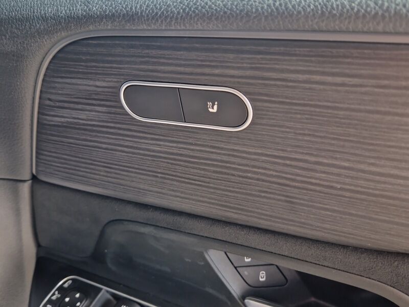More views of Mercedes-Benz EQB