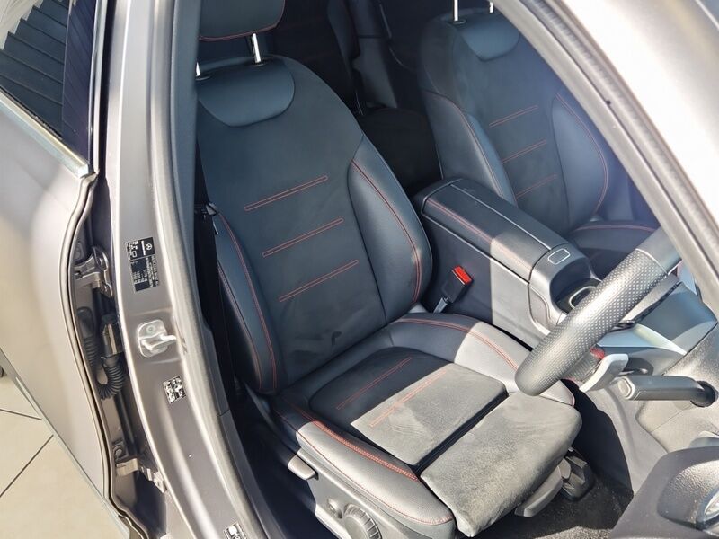 More views of Mercedes-Benz EQB