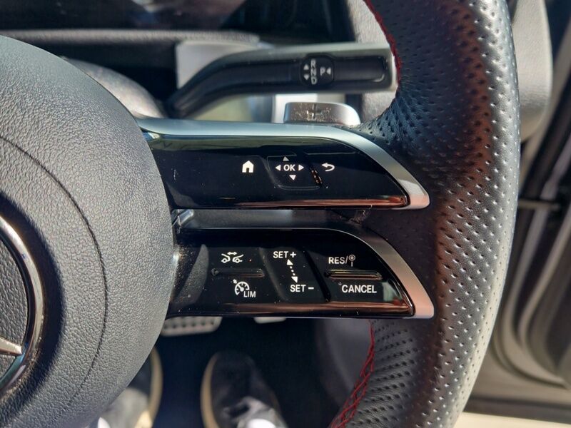 More views of Mercedes-Benz EQB