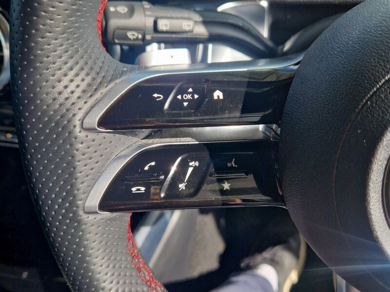 More views of Mercedes-Benz EQB