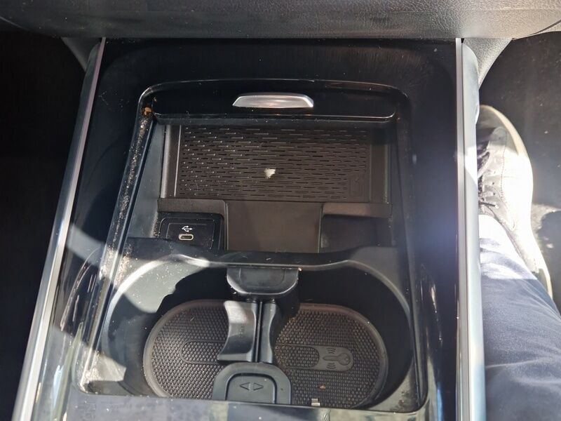 More views of Mercedes-Benz EQB