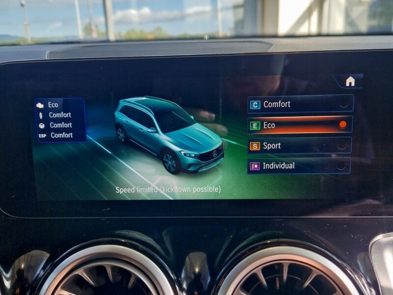 More views of Mercedes-Benz EQB