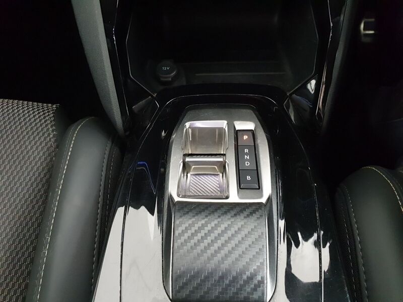More views of Peugeot 2008