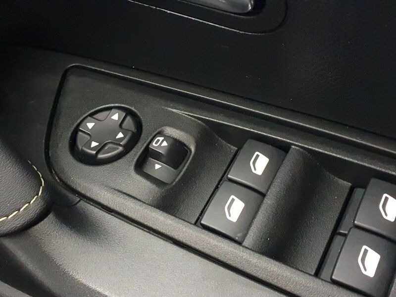 More views of Peugeot 2008
