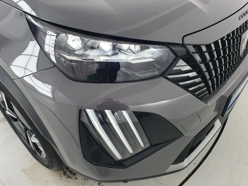 More views of Peugeot 2008