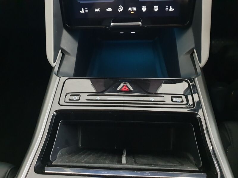 More views of Ford Explorer