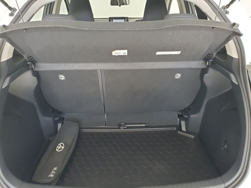 More views of Toyota Yaris