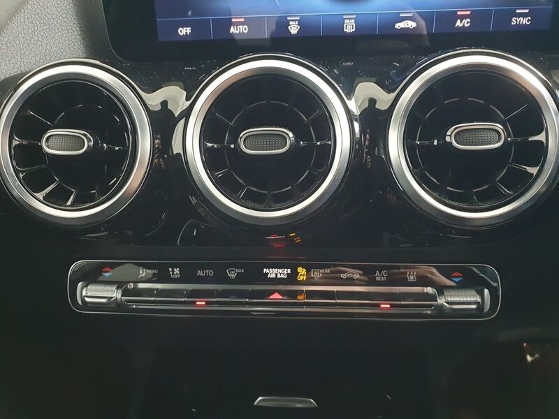 More views of Mercedes-Benz GLA