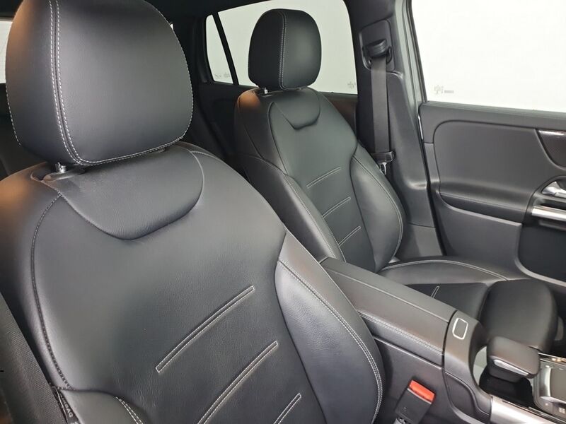 More views of Mercedes-Benz GLA