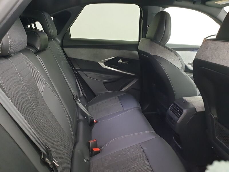 More views of Peugeot 3008