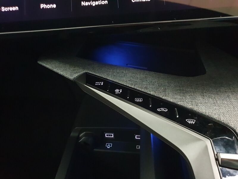 More views of Peugeot 3008