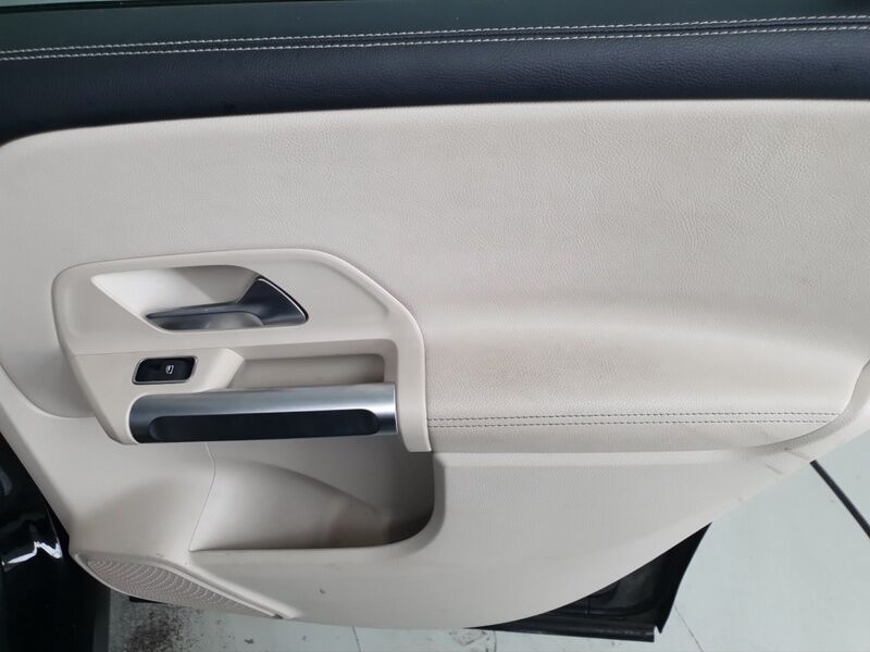 More views of Mercedes-Benz GLB