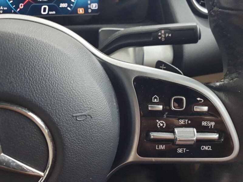 More views of Mercedes-Benz GLB