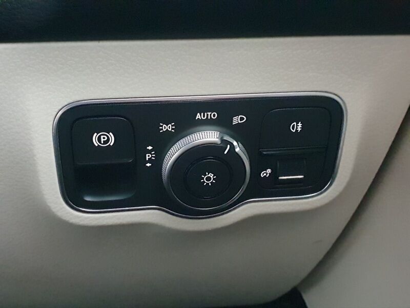 More views of Mercedes-Benz GLB