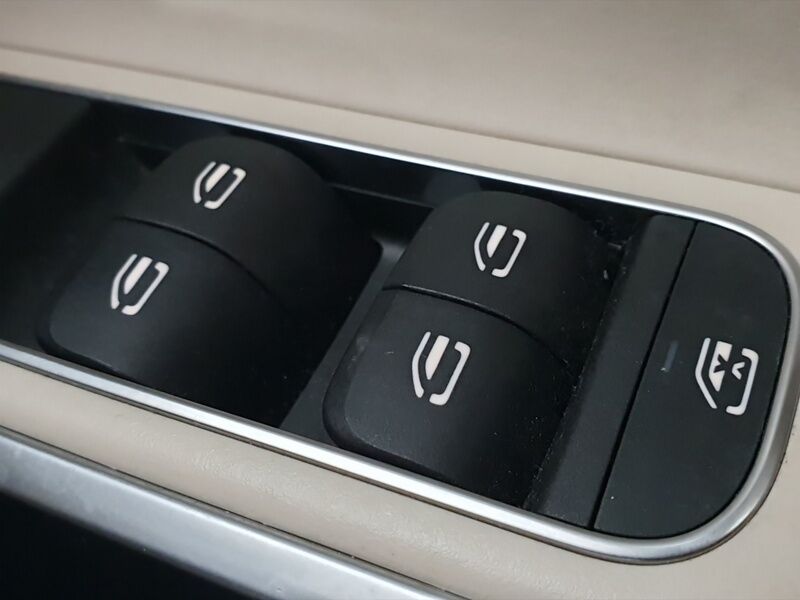 More views of Mercedes-Benz GLB