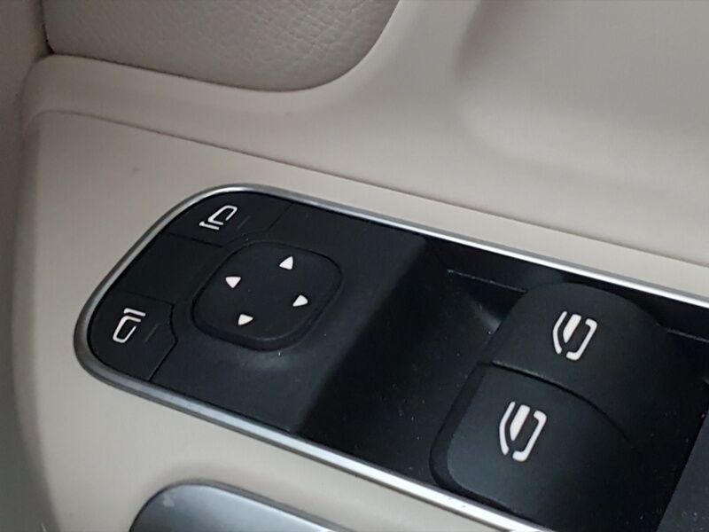 More views of Mercedes-Benz GLB