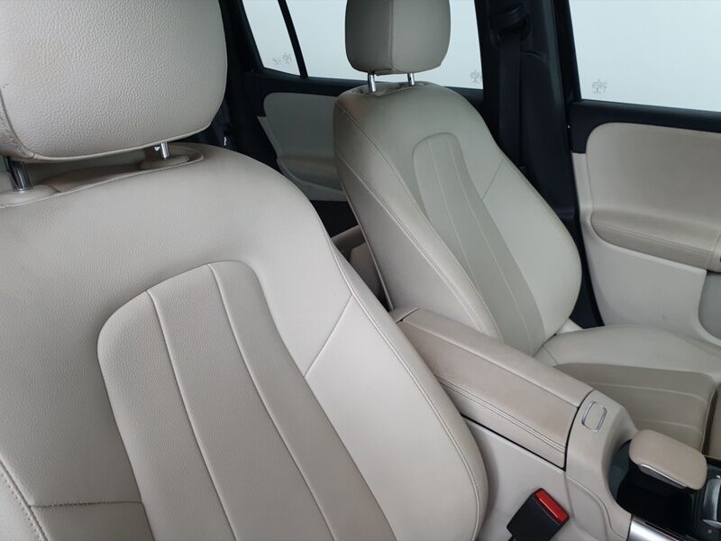 More views of Mercedes-Benz GLB