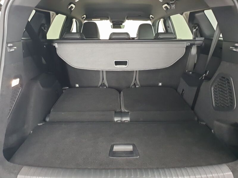 More views of Peugeot 5008
