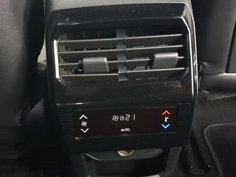 More views of Peugeot 5008