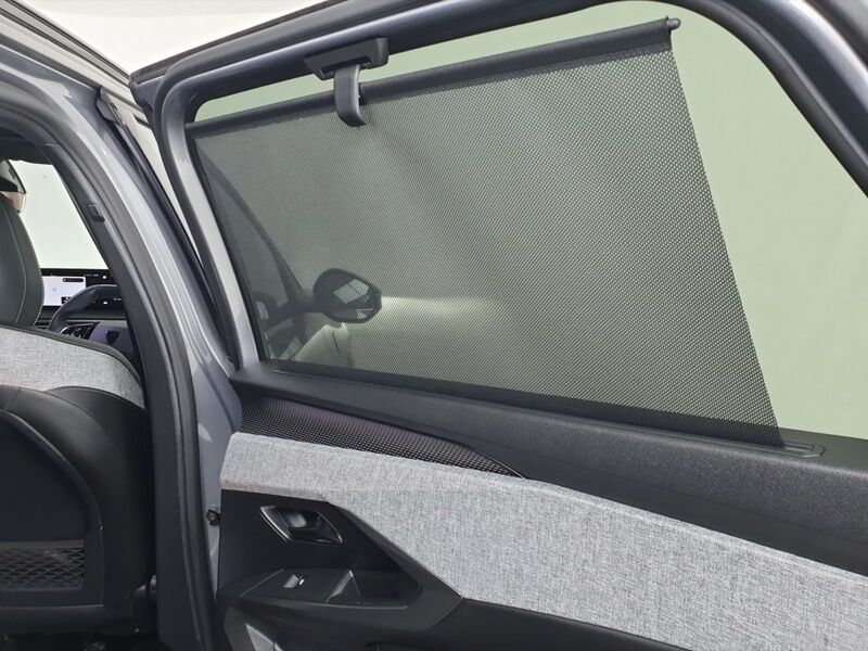 More views of Peugeot 5008