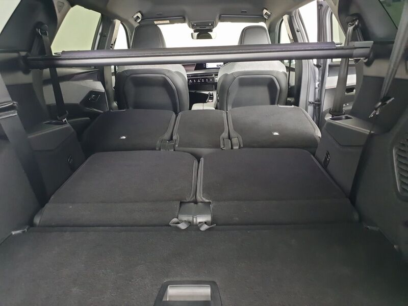 More views of Peugeot 5008